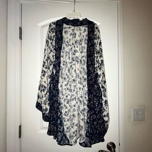 Floral flowy kimono